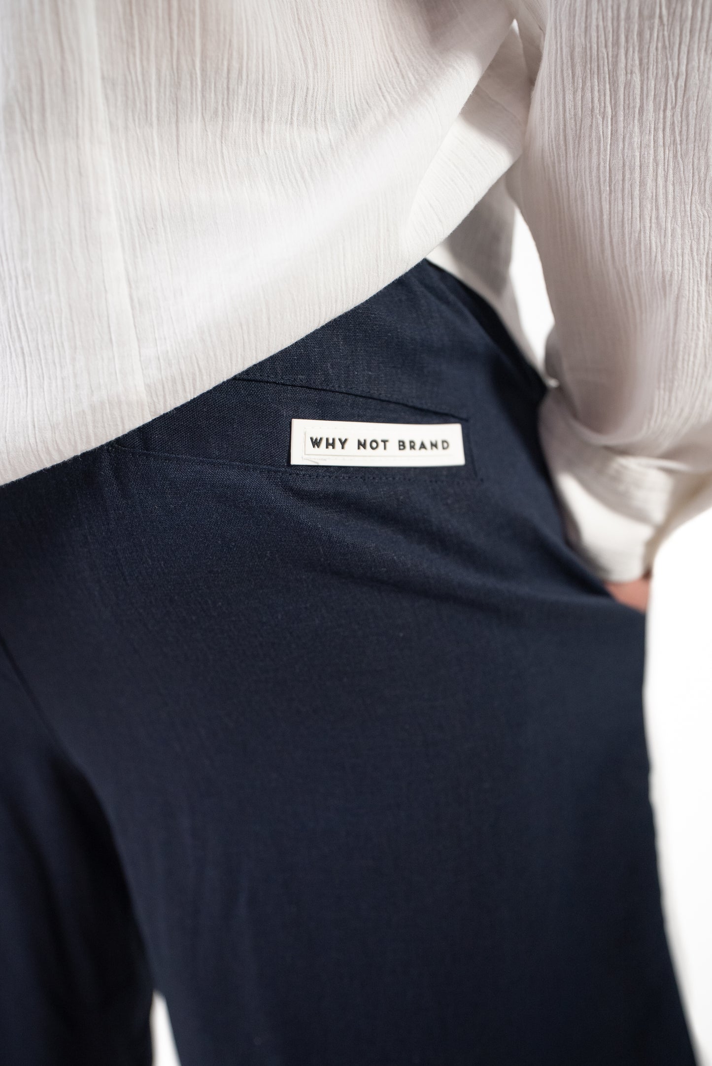 Bermuda in Lino con piega ricamata Blu Navy