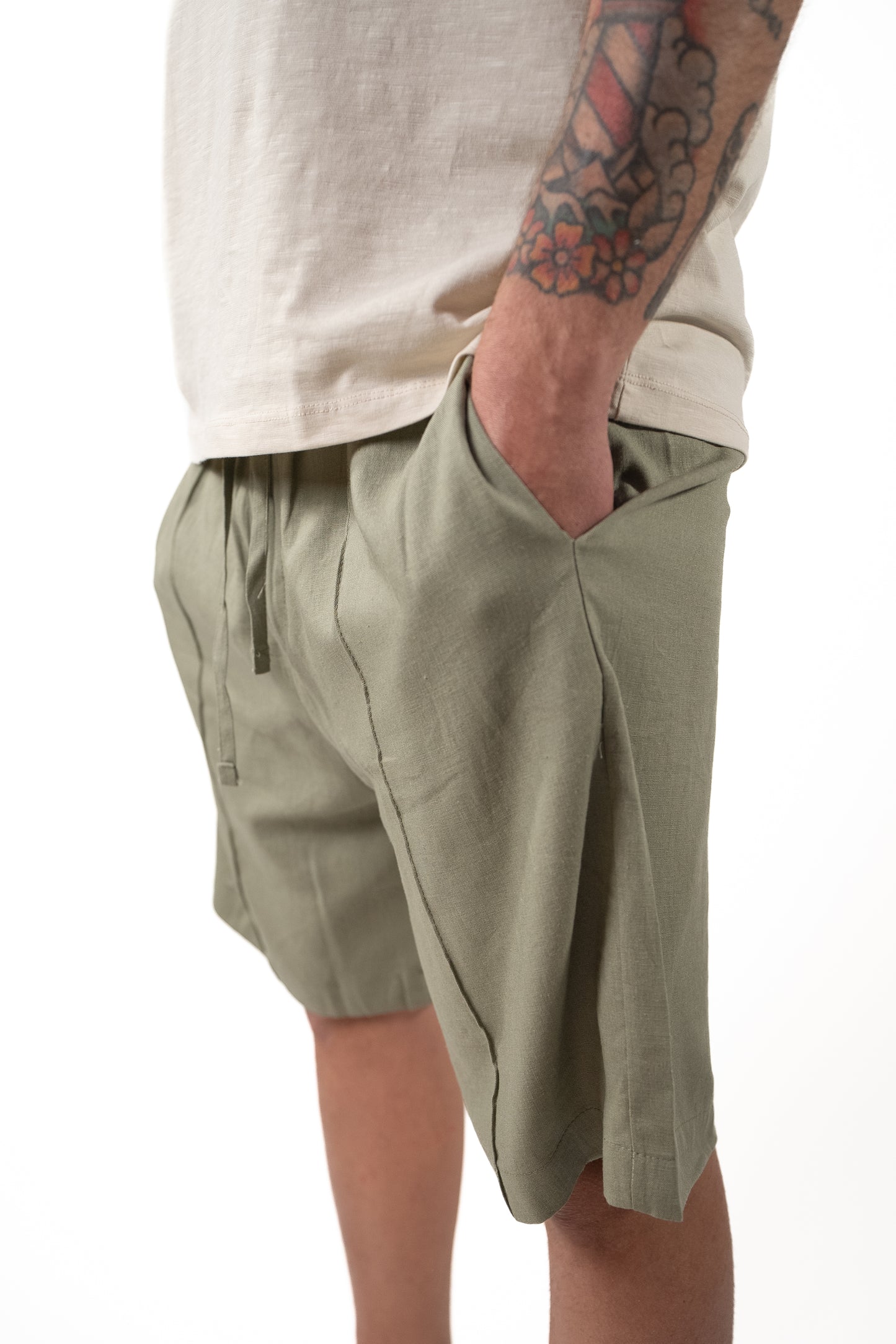 Bermuda in Lino con piega ricamata Verde