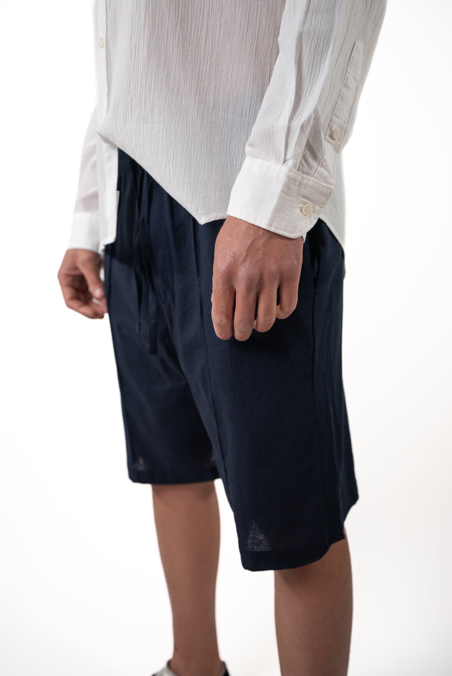 Bermuda in Lino con piega ricamata Blu Navy